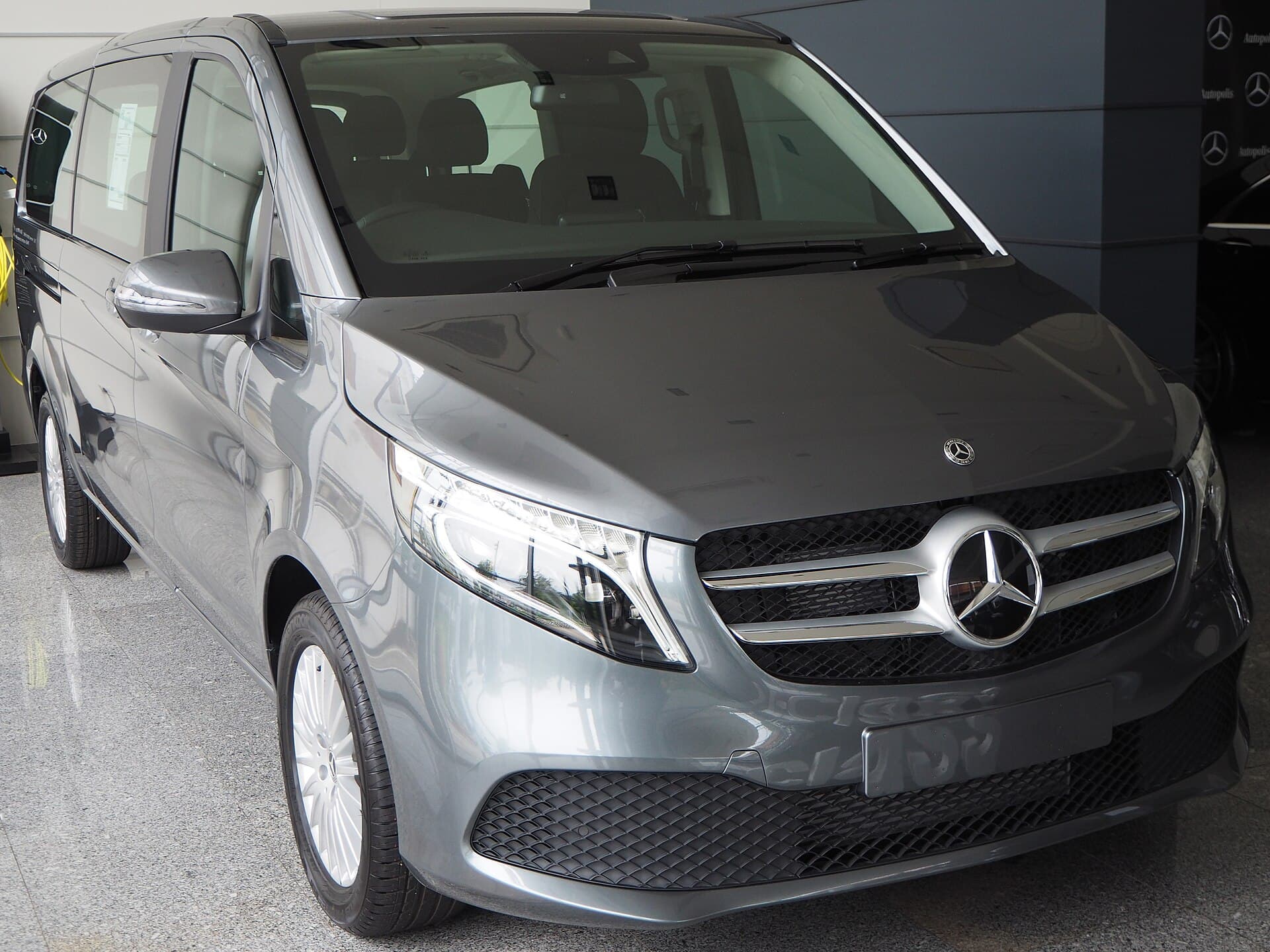 مرسيدس V-Class / تويوتا هاي إس رويال VIP